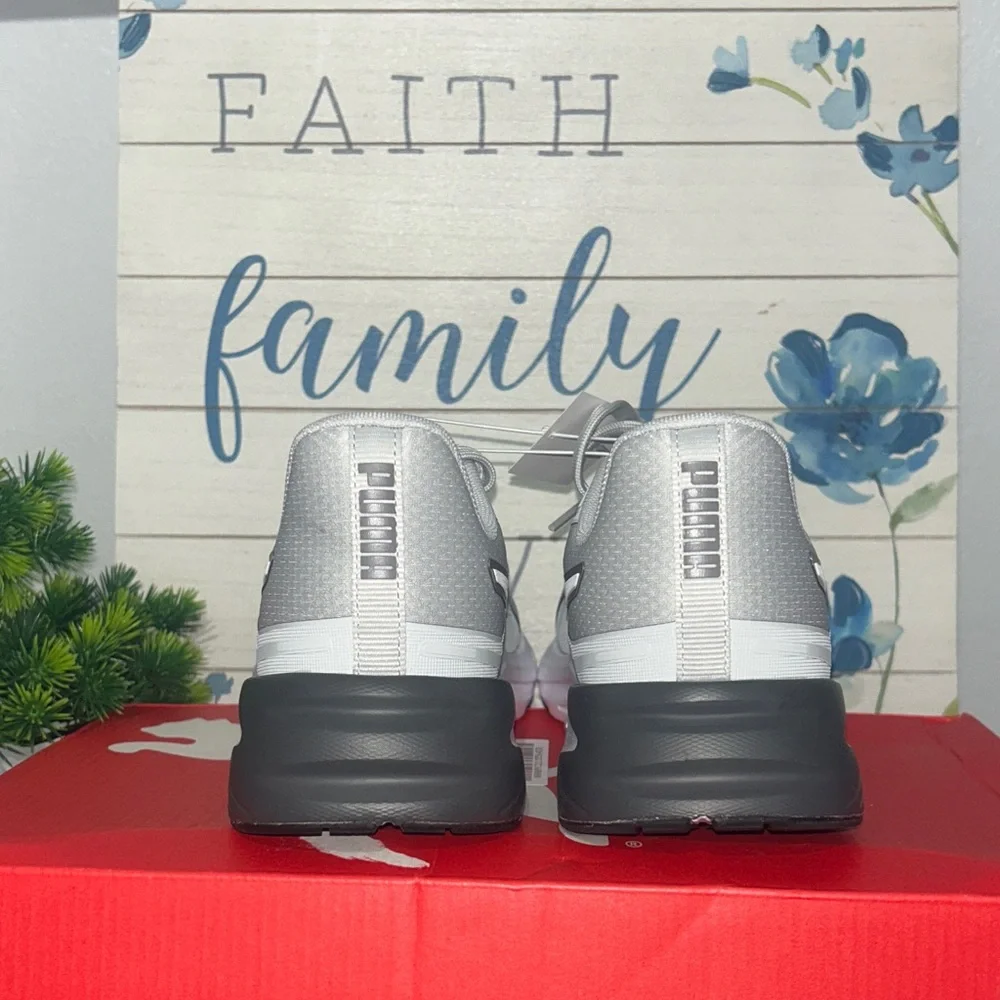 PUMA Men’s Sneakers NIB - Picture 4 of 6